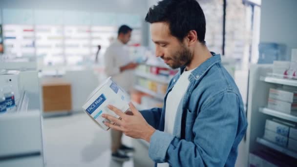 Cliente en Farmacia — Vídeo de stock