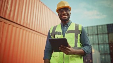 Portre Endüstriyel Mühendis ve Tablet Terminali