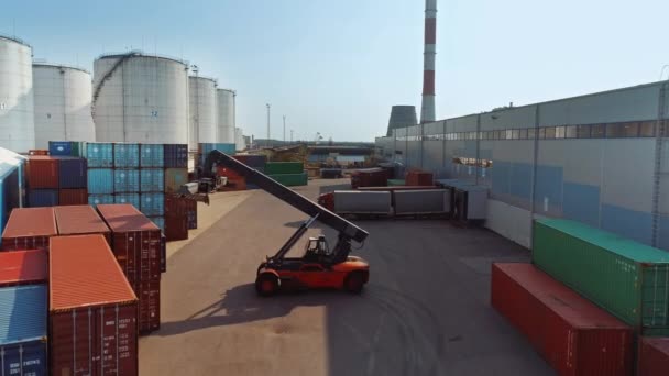 Ручка контейнерів Робота в терміналі — стокове відео