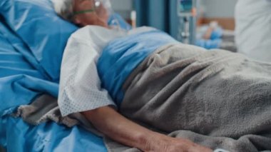 Hastane Koğuşu Karantina Kanadı Coronavirüs Doktorları Hastalarla Çalışıyor