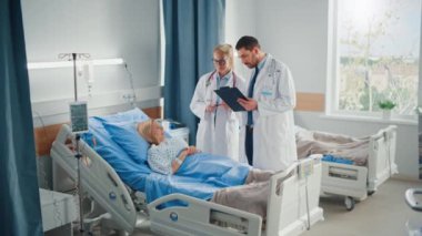 Hastane Koğuşu Doktorlar ve Hastaları
