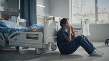 Hastane Koğuşu Üzgün Hemşire