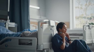 Hastane Koğuşu Üzgün Hemşire