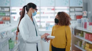 Eczacı ve Müşteri Eczanesi Maskeleri