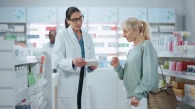 Eczacı ve Müşteri Eczanesi