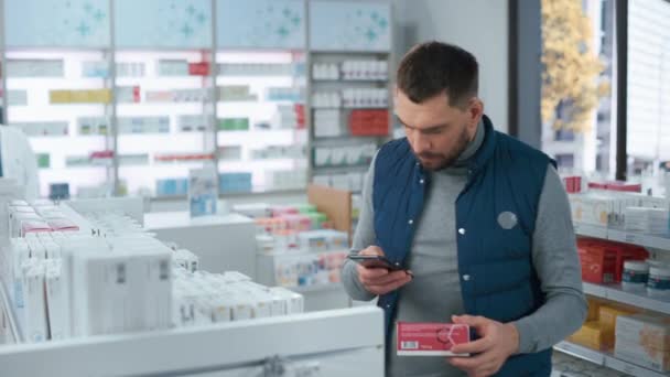 Customer Smartphone Pharmacy — Stock Video