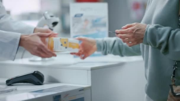 Pharmacy Pharmacist Checkout Servicing Customers — Stock Video