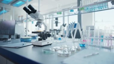 Ekipman Bilgisayar Laboratuvarı DNA Ekranı GösterirName