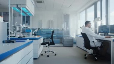 Yüksek Teknoloji Laboratuvarı Bilimadamı