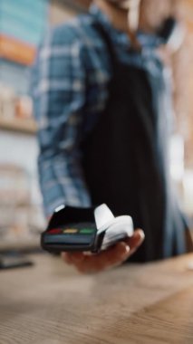 Dikey Görüntü İstemcisi NFC Mobil Ödeme ile Kahve Ödeyecek