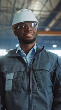 Dikey Video Fabrikası İşçisi