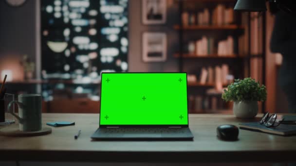 Green Screen Laptop im Wohnzimmer — Stockvideo