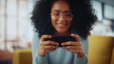 Smartphone 'da Kadın Oyun Oynuyor