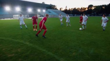 Futbol Oyuncuları Takımı 'nın Panoramik Vuruşu Top Pas Oynayarak Rakiplerin Etkin Saldırı Hedefleri