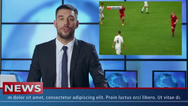 Sports News Anchorman Talks About Match Showing Best Moment na rozdělené obrazovce — Stock video