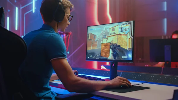 Professional eSports Gamer Plays Mock-up 3D First Person Shooter Video Game His Personal Computer. Cyber Gaming Tournament Championship. Medium Shot — Photo