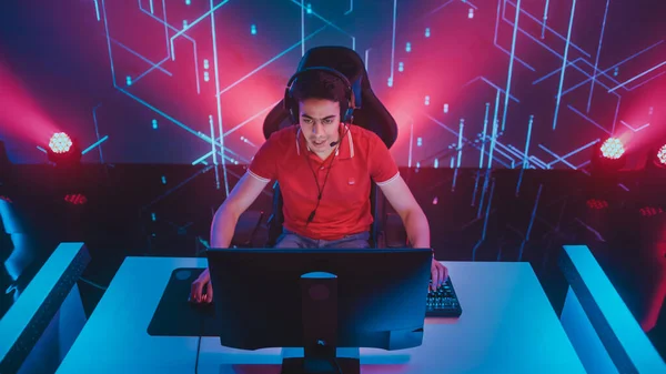 Professional eSports Gamer Playing in Computer Video Games. Background Stylish Graphics. Online Championship Tournament Streaming Event. Portrait High Angle View — Stockfoto