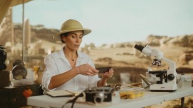 Arkeolog Akıllı Telefon Kullanıyor