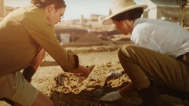Arkeolojik Kazı Alanı Çalışanları