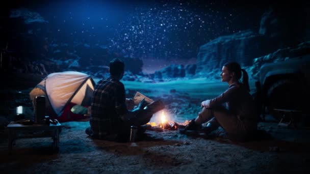 Couple Camp Night — стоковое видео