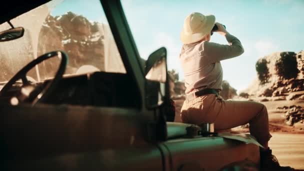 Female Car Traveler in Desert — Stock videók