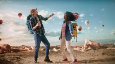 Sıcak Hava Balonu Kanyonu 'nda Çeşitli Turist Çifti