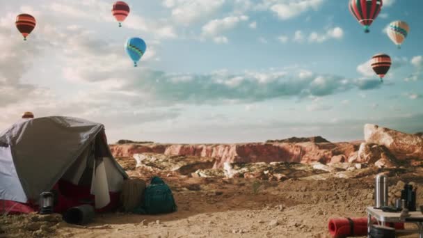 Heißluftballon im Canyon im Visier — Stockvideo