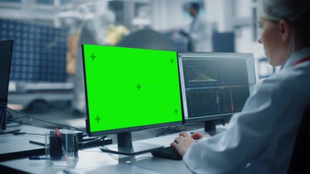 Green Screen Comuter Engineer — Stock Video