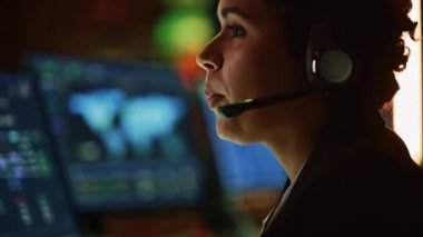 Monitör odasında çalışan Uzman