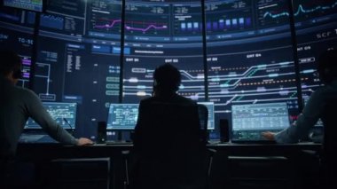 Monitör Odasında Çalışan Uzmanlar