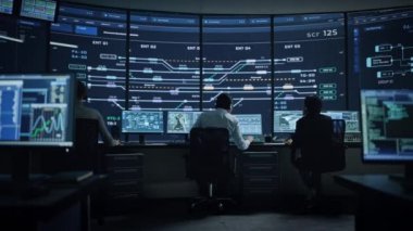 Monitör Odasında Çalışan Uzmanlar