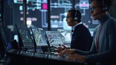 Monitör Odasında Çalışan Uzmanlar