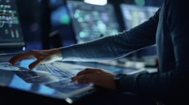 Monitör Odasında Çalışan Uzmanlar