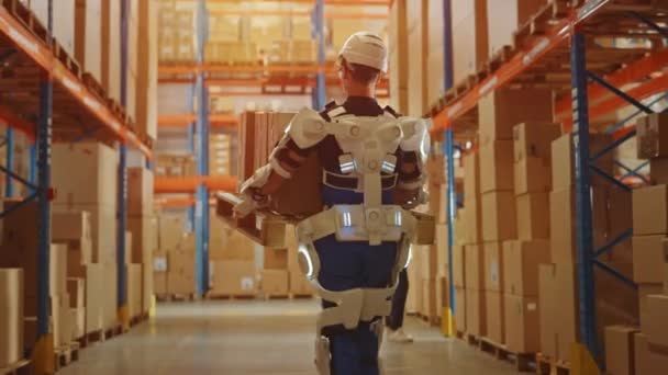 Futuristic Modern Warehouse Worker with Exoskeleton Suit Moves Pallet with Cardboard Box — Stok Video