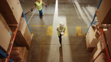 Büyük Depo 'da İşçi Takımıyla Yükseltilmiş