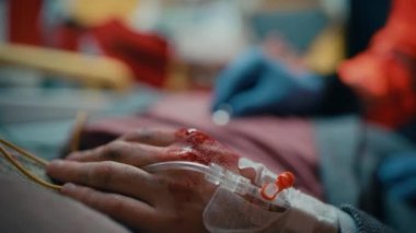 Ambulanstaki Hasta İçin Sağlık Görevlisi Konforlu