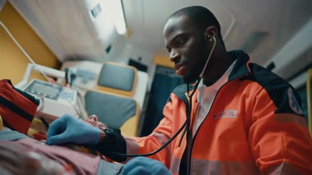 Cheerful Paramedic Smiles in Ambulance with Patient — Stock Video