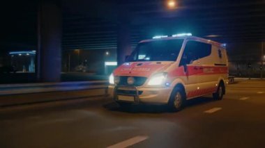 Gece Sinyalli Ambulans Aracı