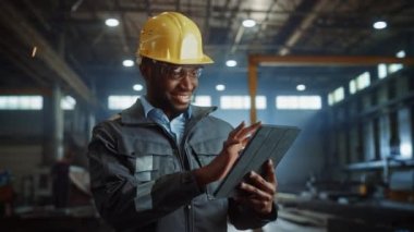 Tablet Bilgisayarlı Çelik Fabrikası Endüstri Mühendisi