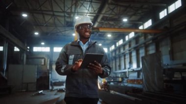 Tablet Bilgisayarlı Çelik Fabrikası Endüstri Mühendisi