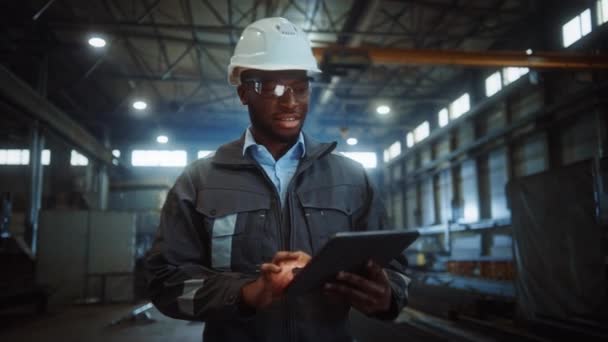 Steel Factory Industrial Engineer With Tablet Computer — Stock video