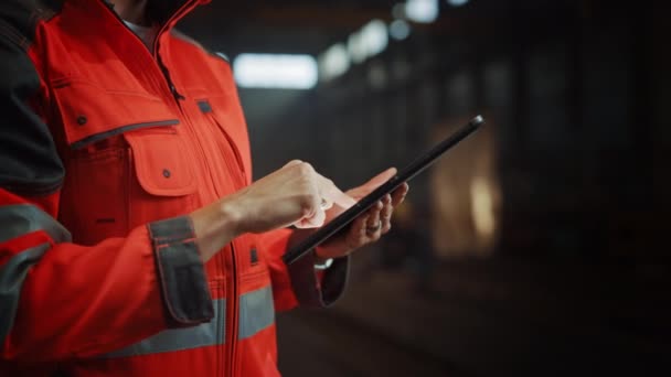 Close Up Steel Factory Industrial Engineer With Tablet — Stock Video