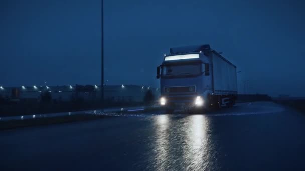 VFX Sayısallaştırılmış Otomatik Yarı Kamyon Gece Yolunda Devam Ediyor — Stok video