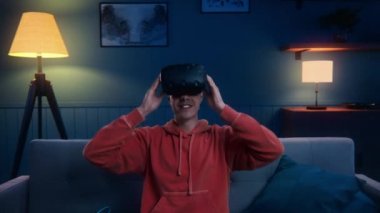 VFX Adam Kulaklığı Taktı Sanal Gerçekliğe Girdi