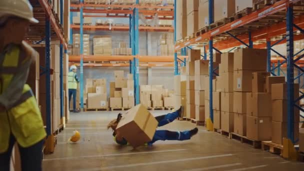 Warehouse Worker Falling Hard — Stockvideo