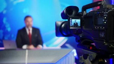 Haber Stüdyosu Programında Kamera Gösterisi Haber Sunucusu