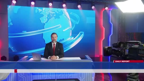 Inside Nieuws Studio Newscaster Presenteert Behindthe Scene — Stockvideo