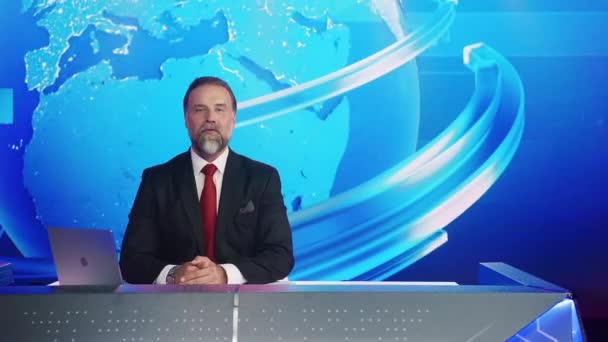 Newscaster Reporting in News Studio — Video Stock