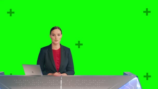 Kadın Haber Sunucusu Konuşan Yeşil Ekran Arkaplan Haber Stüdyosu — Stok video