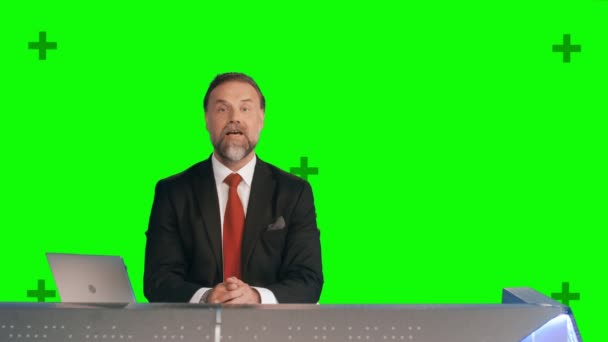 Newscaster Talking Green Screen Background News Studio — Stok Video